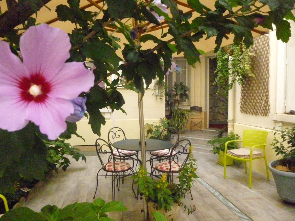Hotel California Vichy Exterior foto