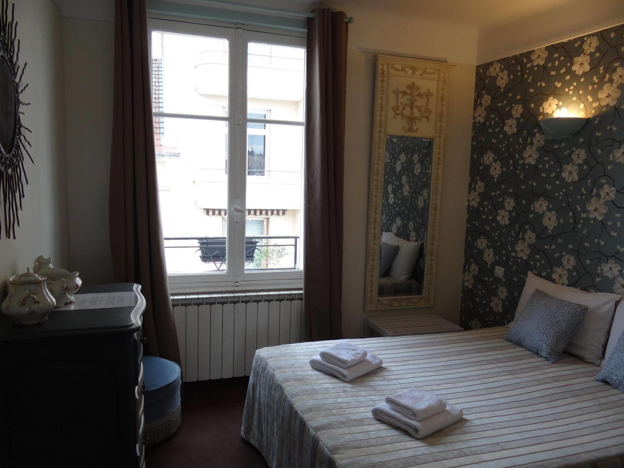 Hotel California Vichy Exterior foto